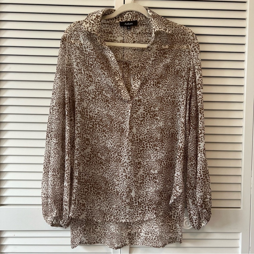 Aakaa V Neck Sheer Top Size M